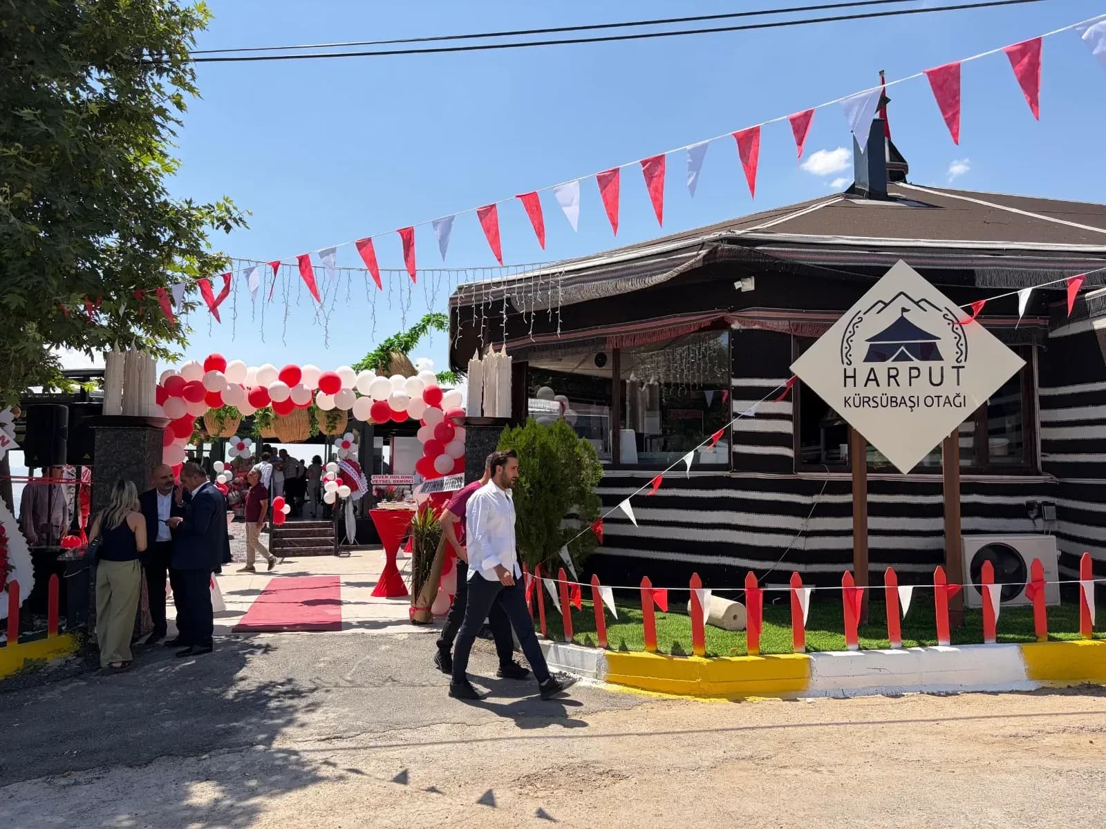 Harput Kürsübaşı Otağı girişi ve işletme tabelası